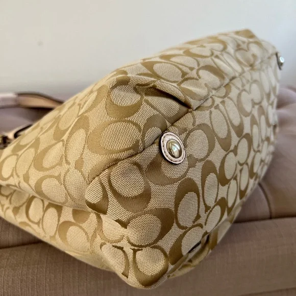 Authentic Signature Coach Light Tan with Blush Pink Shoulder Straps - Picture 5 of 16